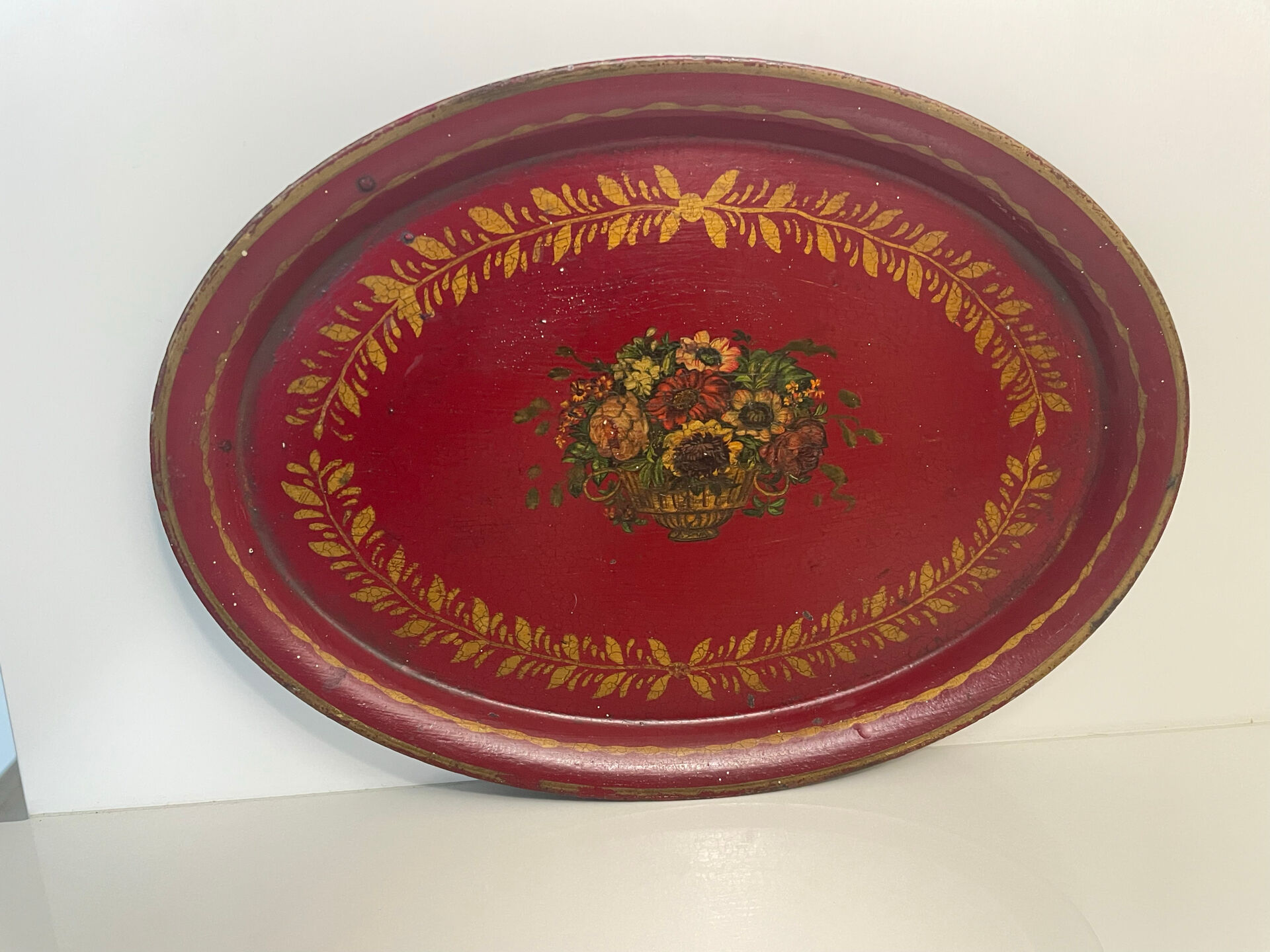 Old oval plate in painted red tin - floral decoration - early 20th century -