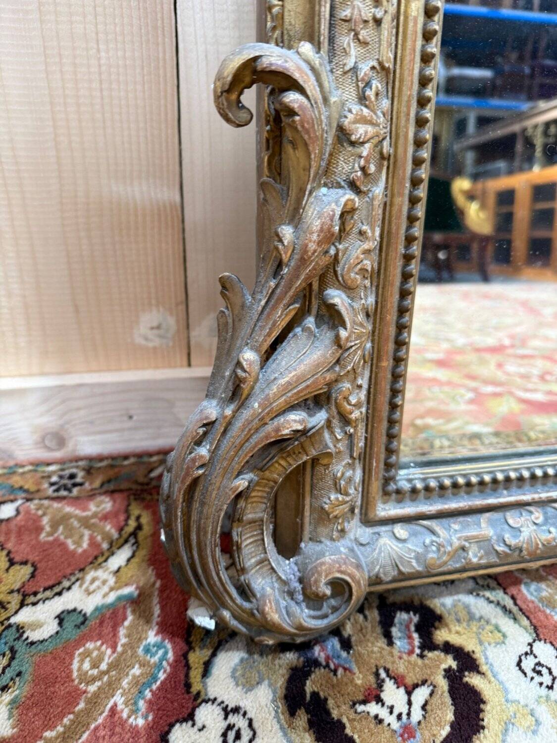 Miroir Napoléon III en bois et stuc doré