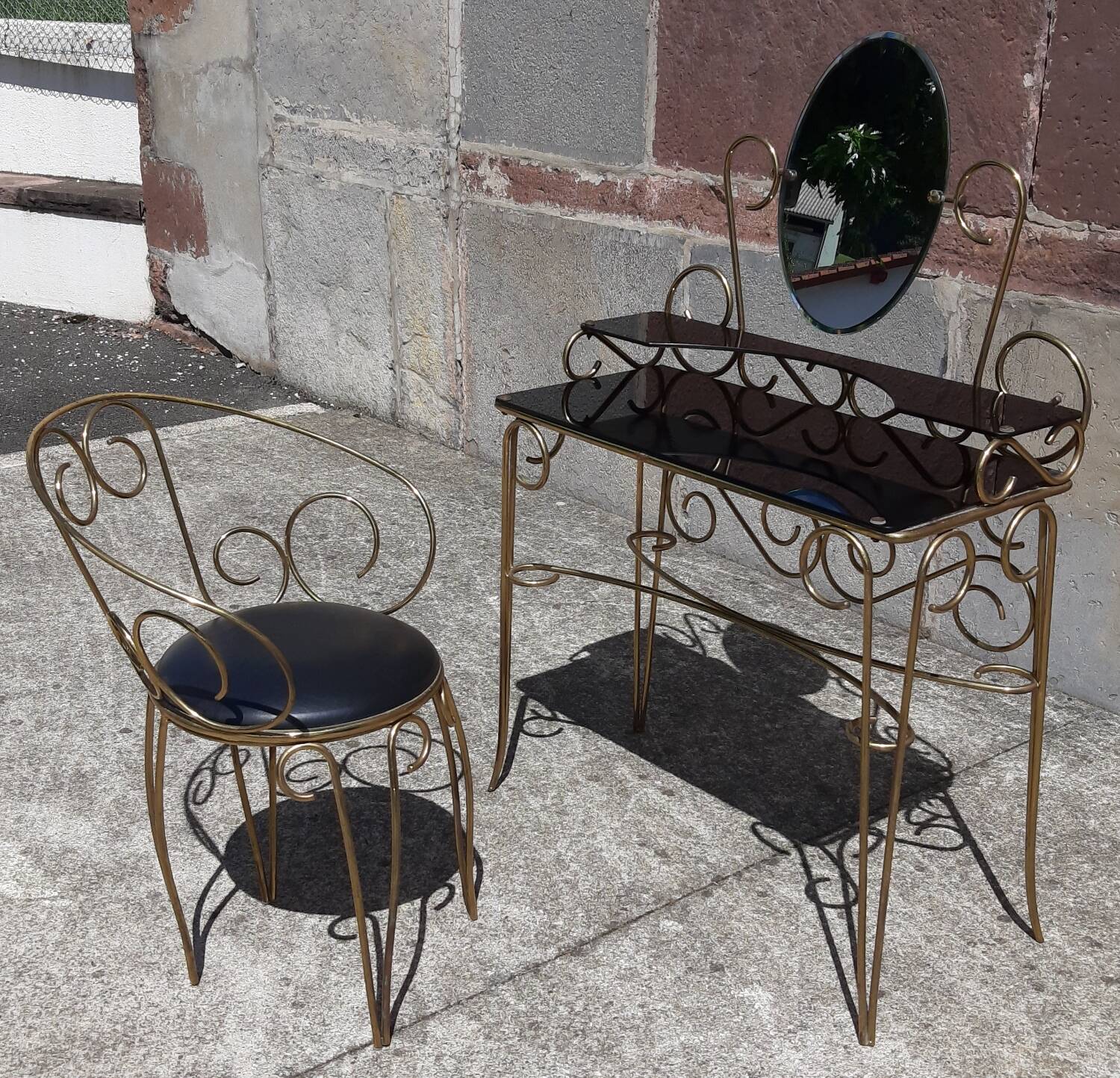 Dressing table and chair in gilded metal and opaline glass.