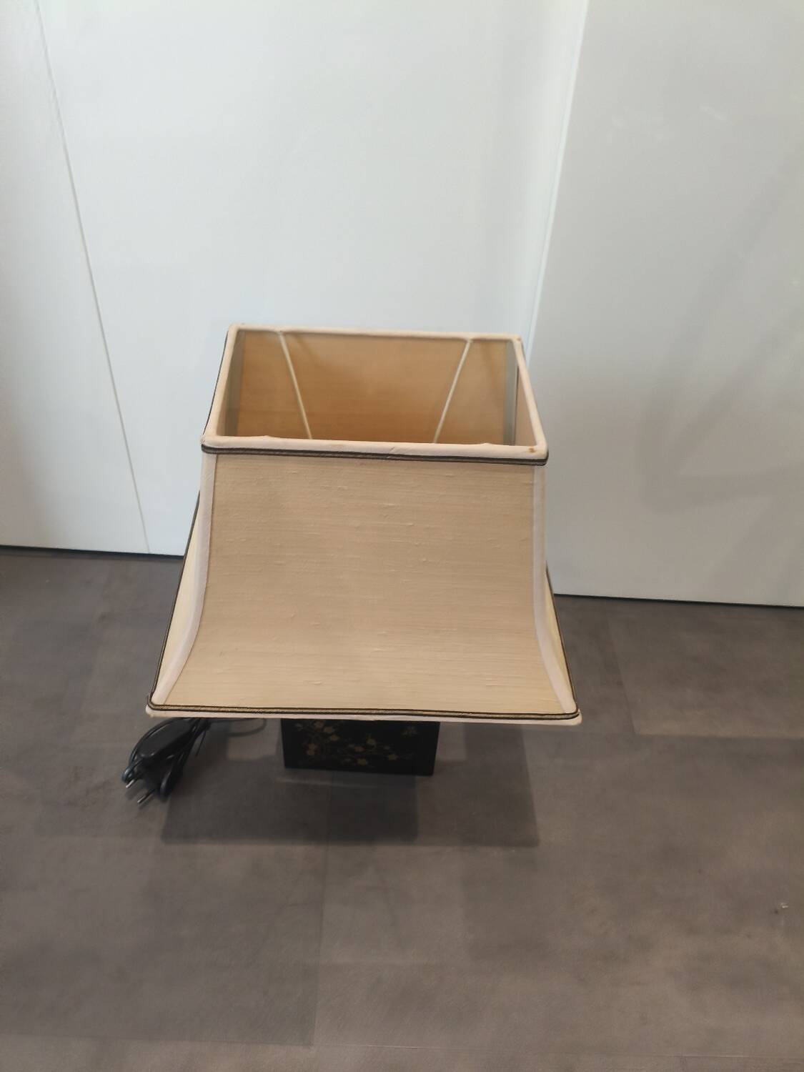 Chinese pagoda lamp dolphin