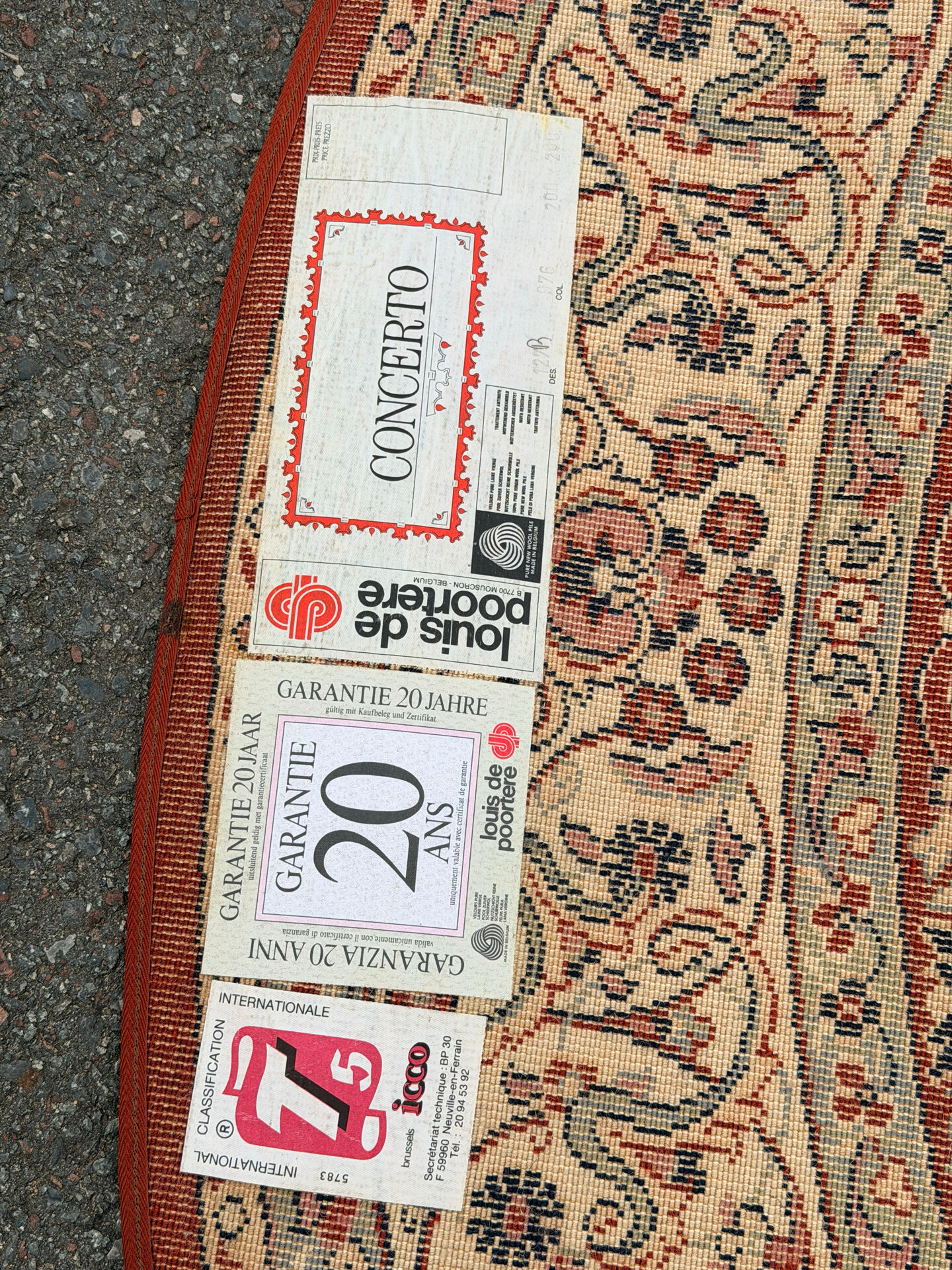 Large round vintage "Concerto" rug by Louis de Poortere – Persian style