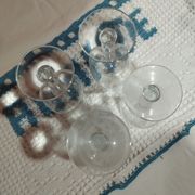 4 anciens verres à vin blanc de dégustation