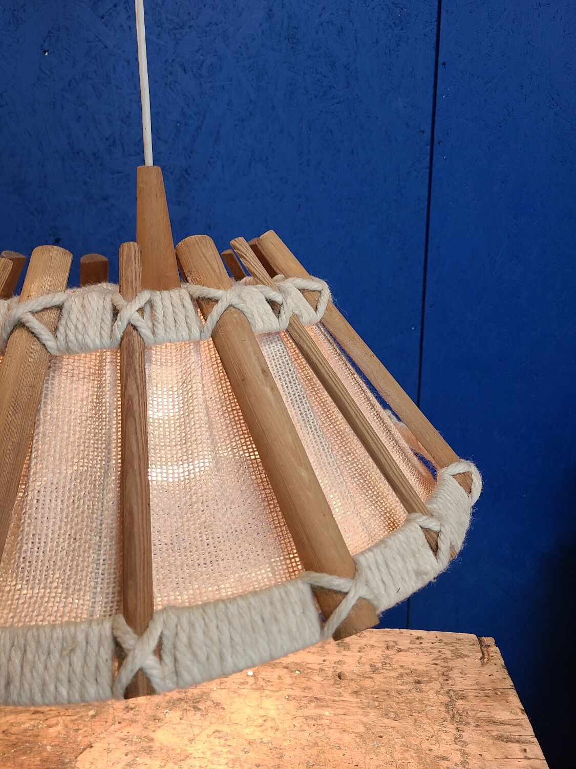 Suspension en bois et tissu, années 60