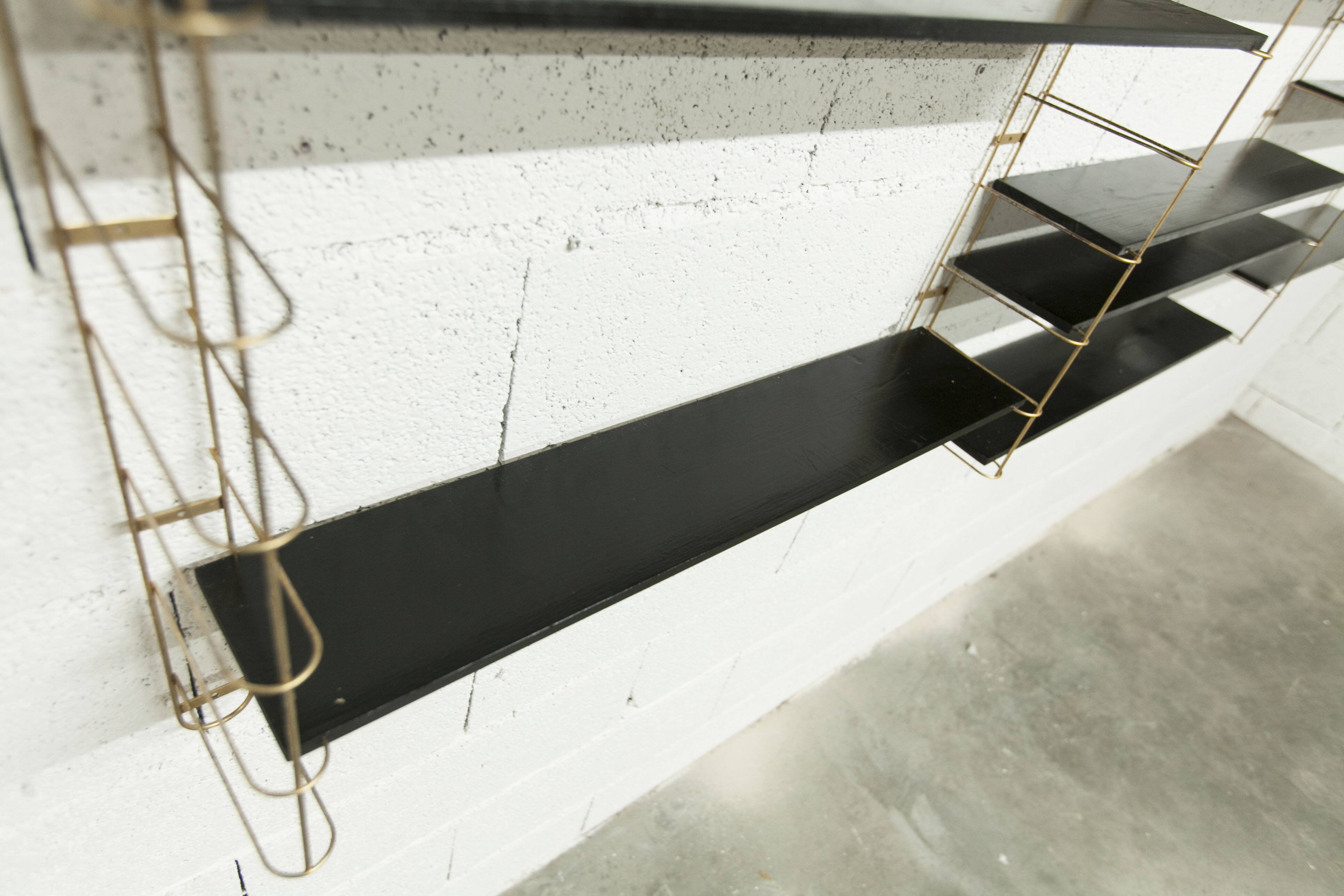 Etagère string style tomado 2m30 4 échelles dorées 10 plateaux noirs 1960