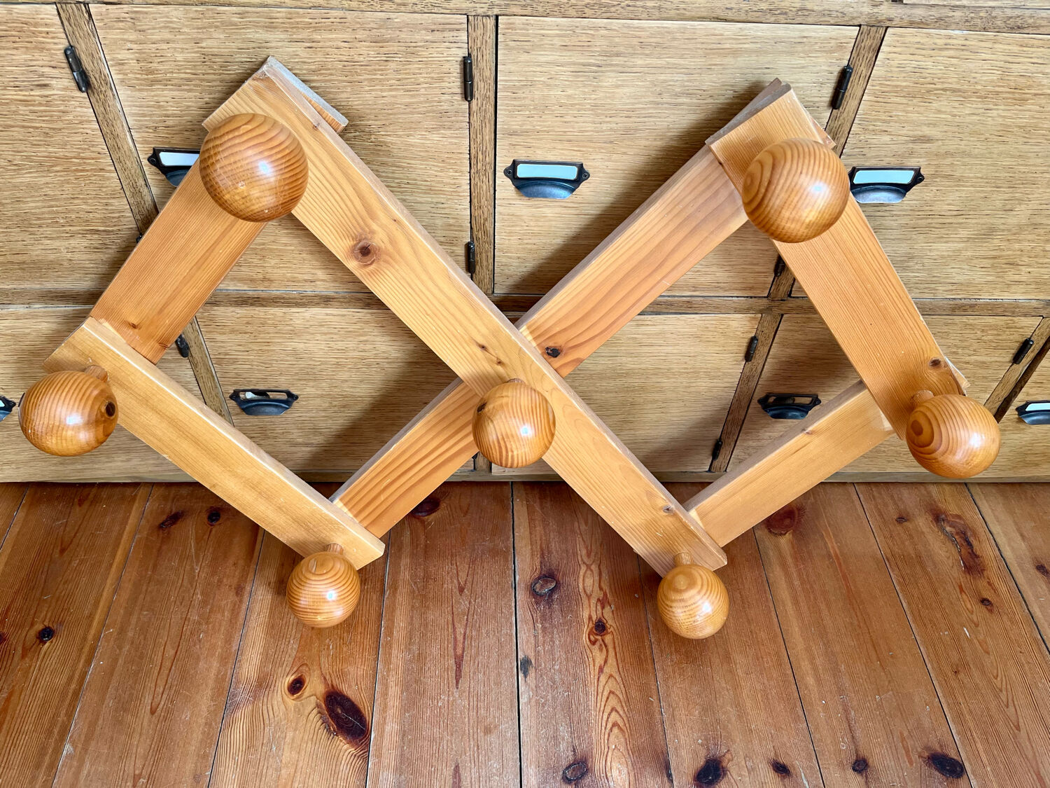 Pine accordion coat rack