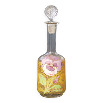 Carafe de LEGRAS, émaillée de fleur de pensée.