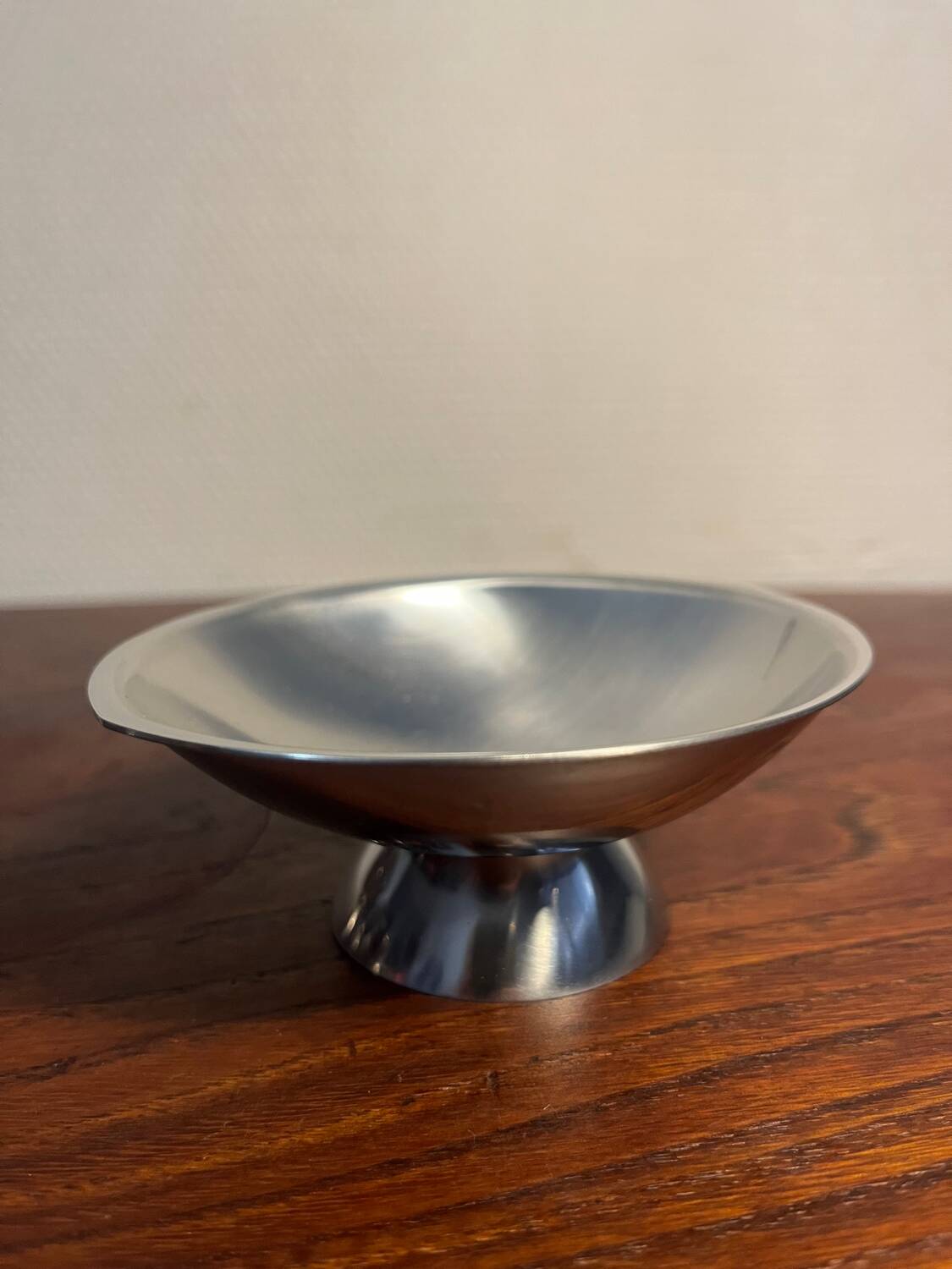 Ice cream sorbet bowl design by Guy Degrenne with spoons