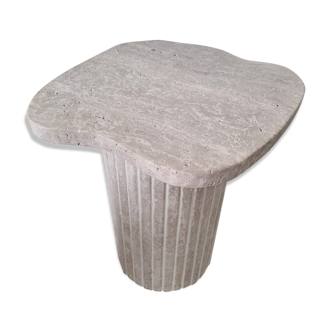 Alpha irregular side table in natural travertine - ribbed foot - L: 40 / H: 50cm