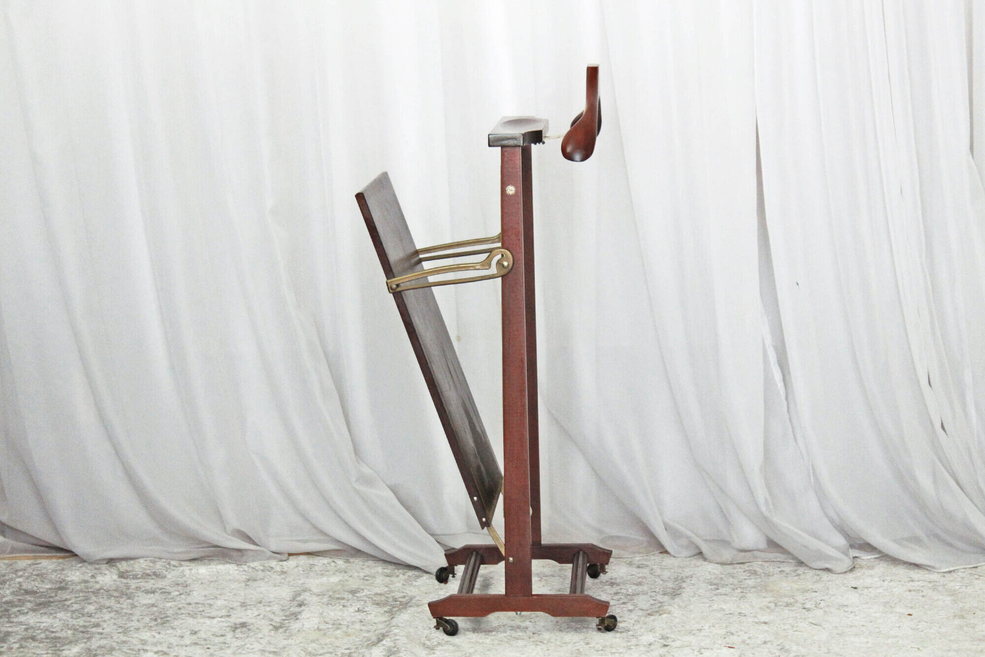 Valet stand par Fratelli Reguitti conception Ico Parisi années 1960