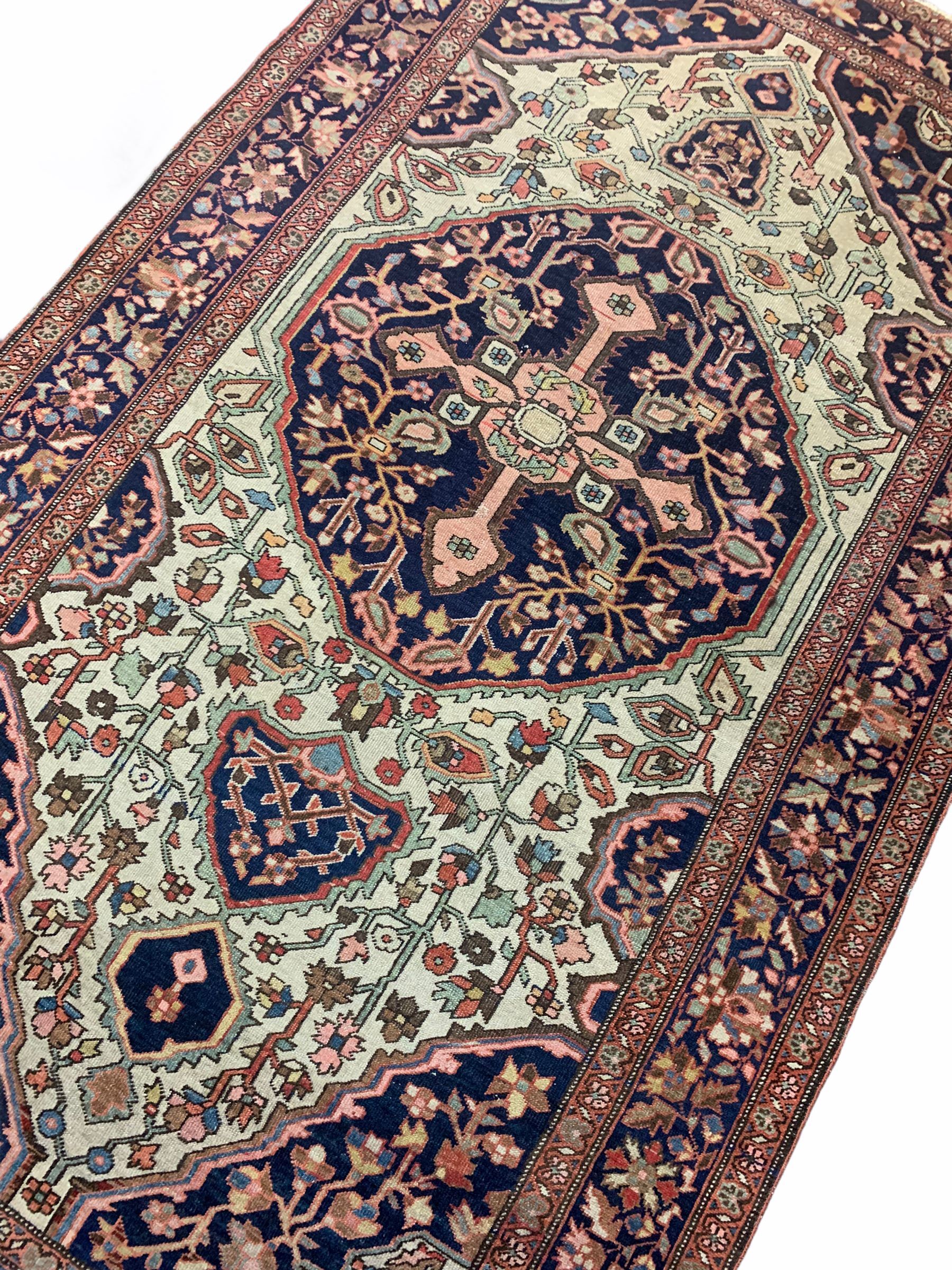 Antique handmade saruk farahan rug 204x123 cm