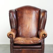 Fauteuil à oreilles en cuir de vache confortable dans le style anglais