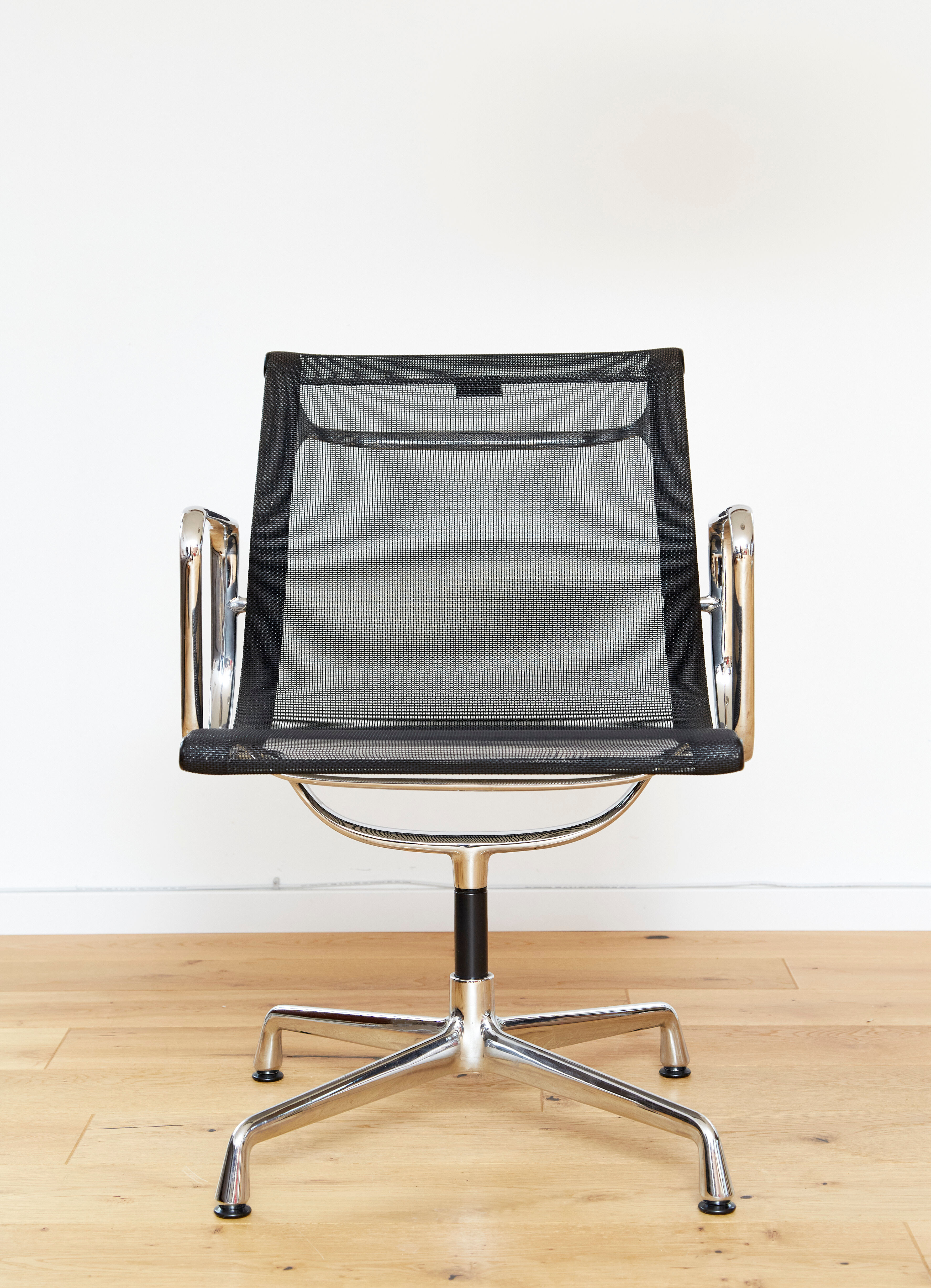 EA 108 Swivel Chair by Charles & Ray Eames for Vitra