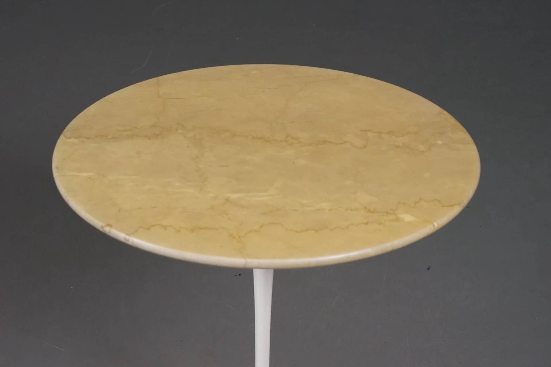 Table d'appoint Tulipe en marbre Botticino par Eero Saarinen pour Knoll Int.