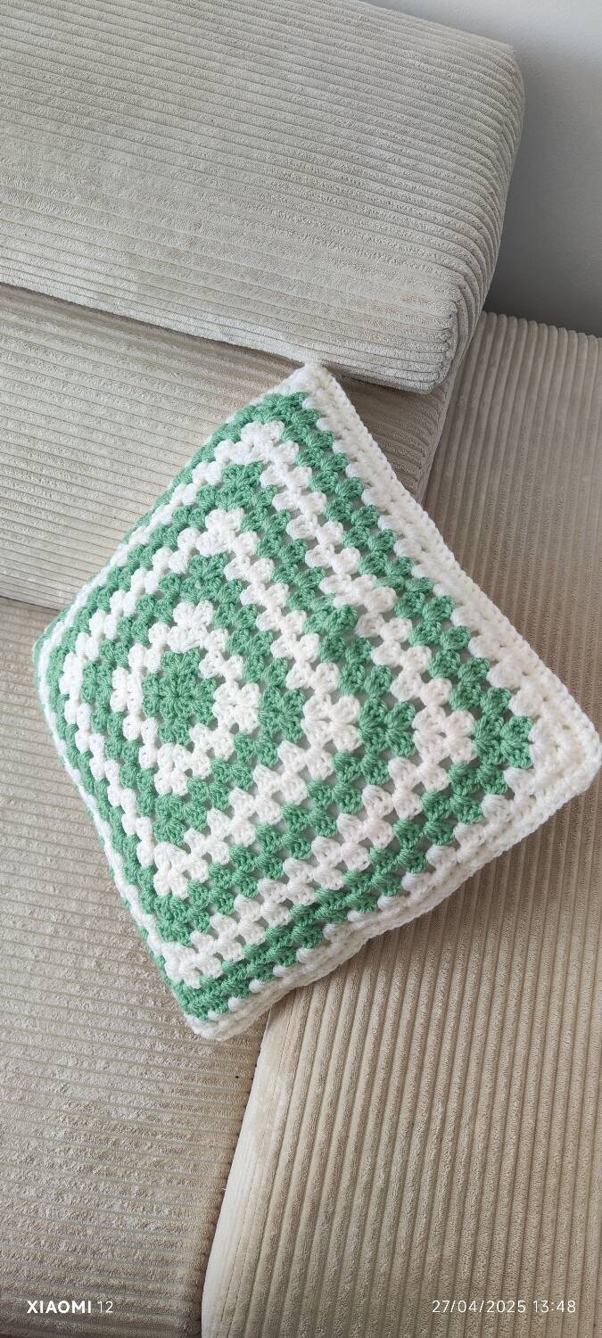 Coussin crocheté fait main – Style vintage bohème 🌿