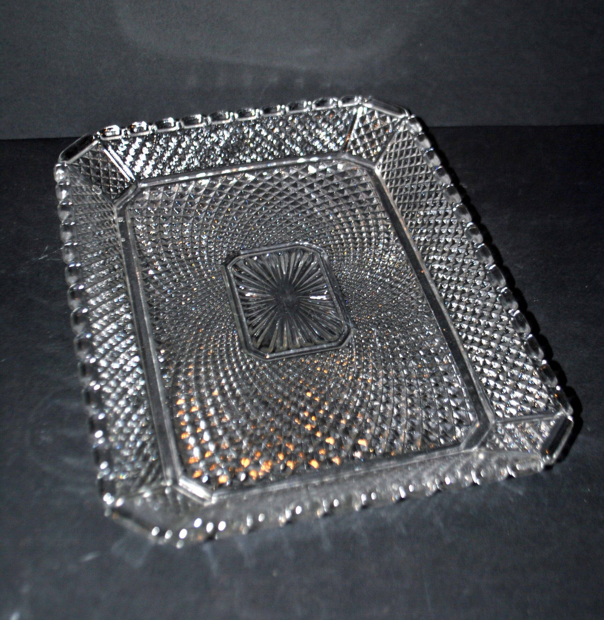 Plateau ancien en cristal moulé rectangulaire 1920