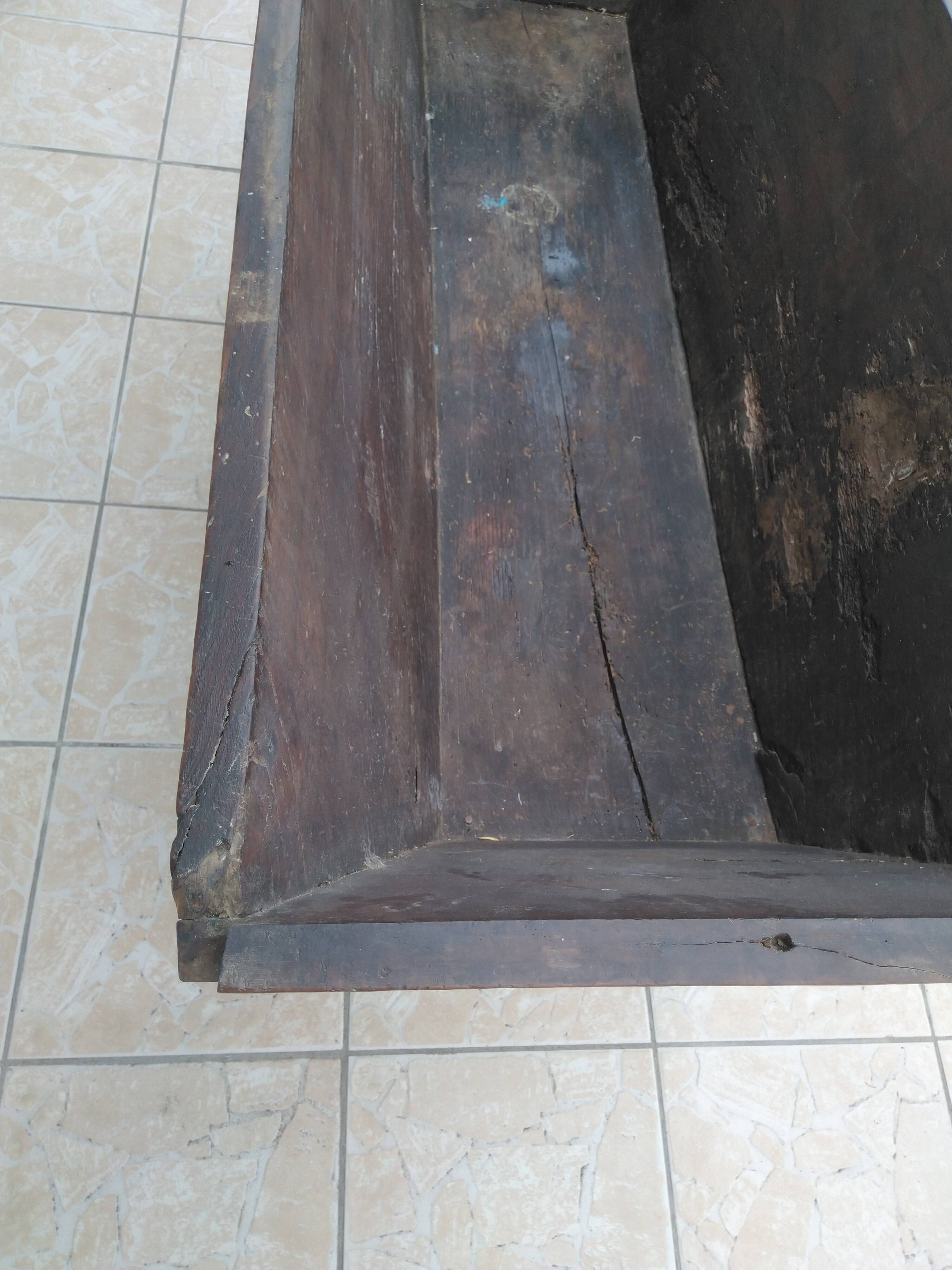 Kneading in walnut and oak 19th