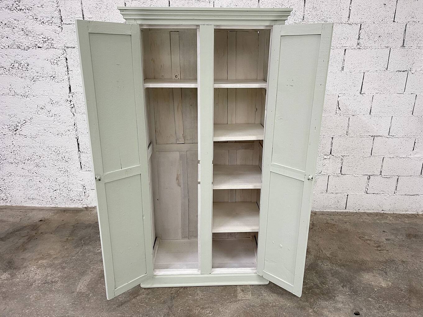 Armoire parisienne en pin années 1950