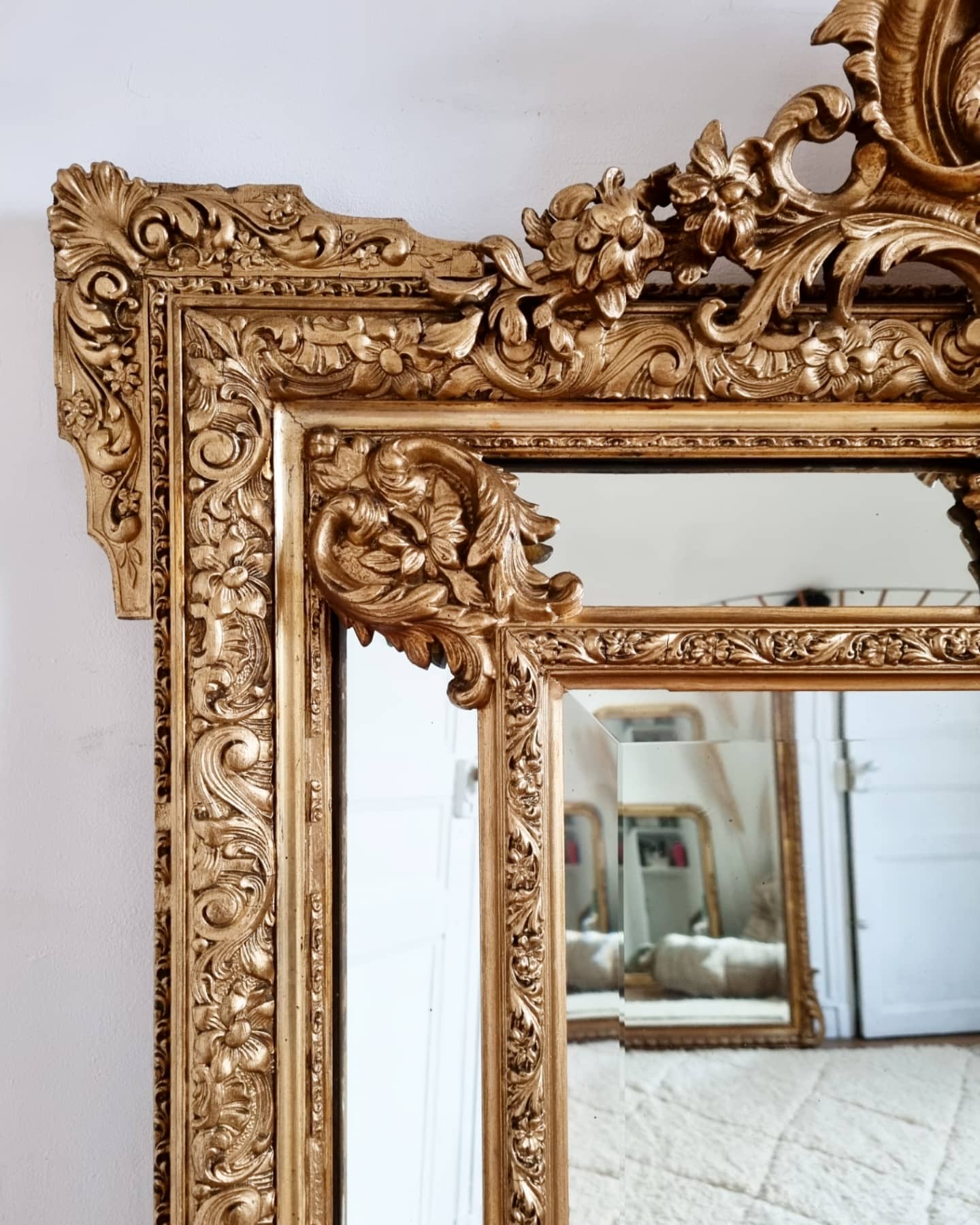 Antique mirror in Parecloses
