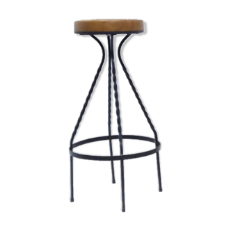 Footswith e.g. wrought iron feet and 60s vinyl seating