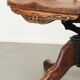 Chaise de bureau charmante avec de belles sculptures en bois du début du 20e siècle.