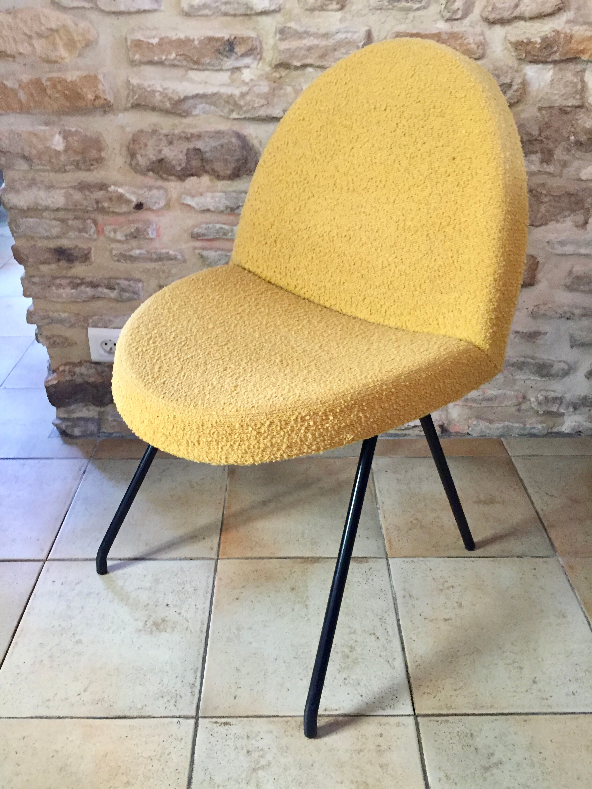 Chauffeuse n° 771 modèle "langue" de Joseph André Motte pour Steiner 1954