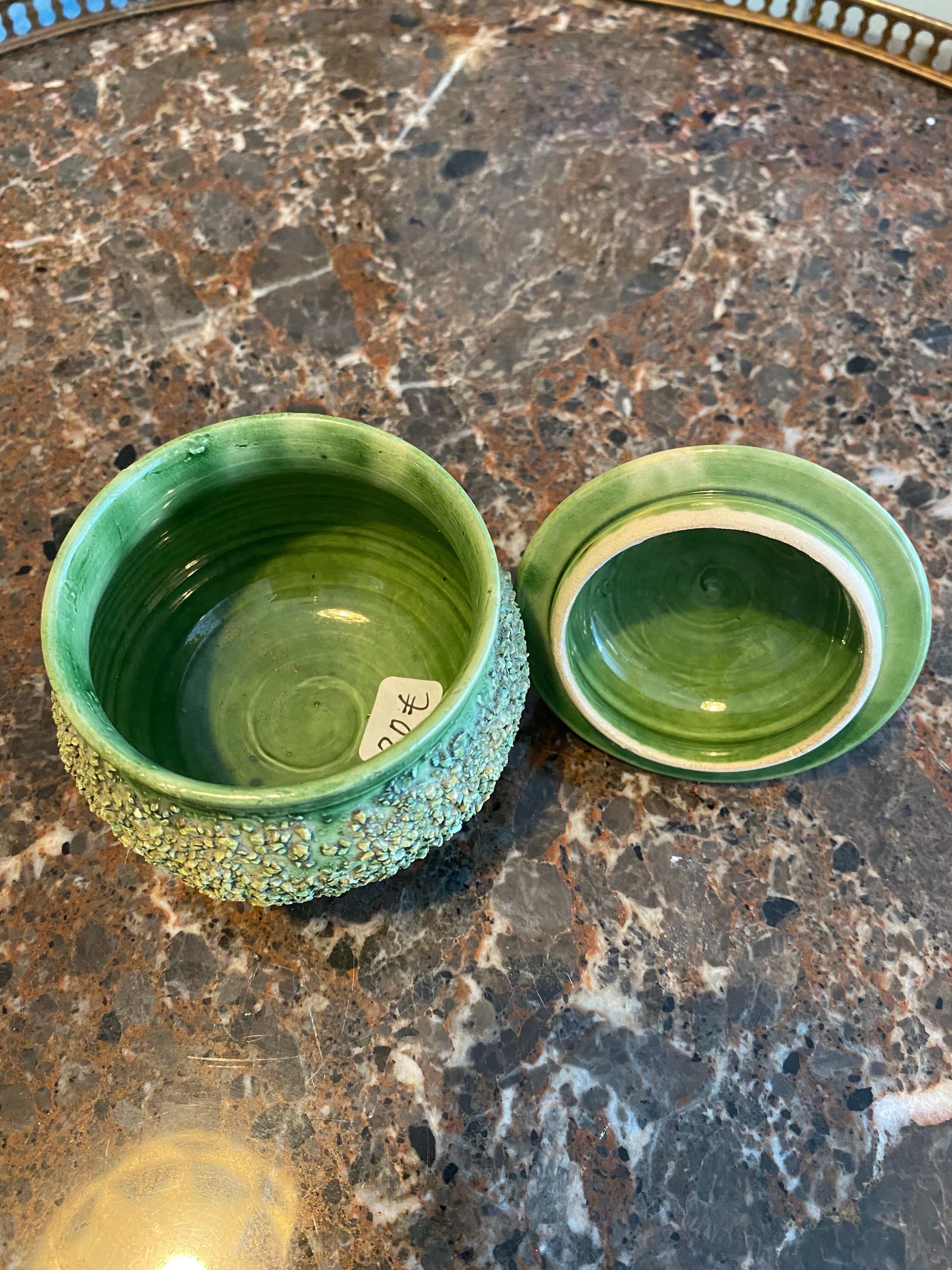 Pot avec couvercle