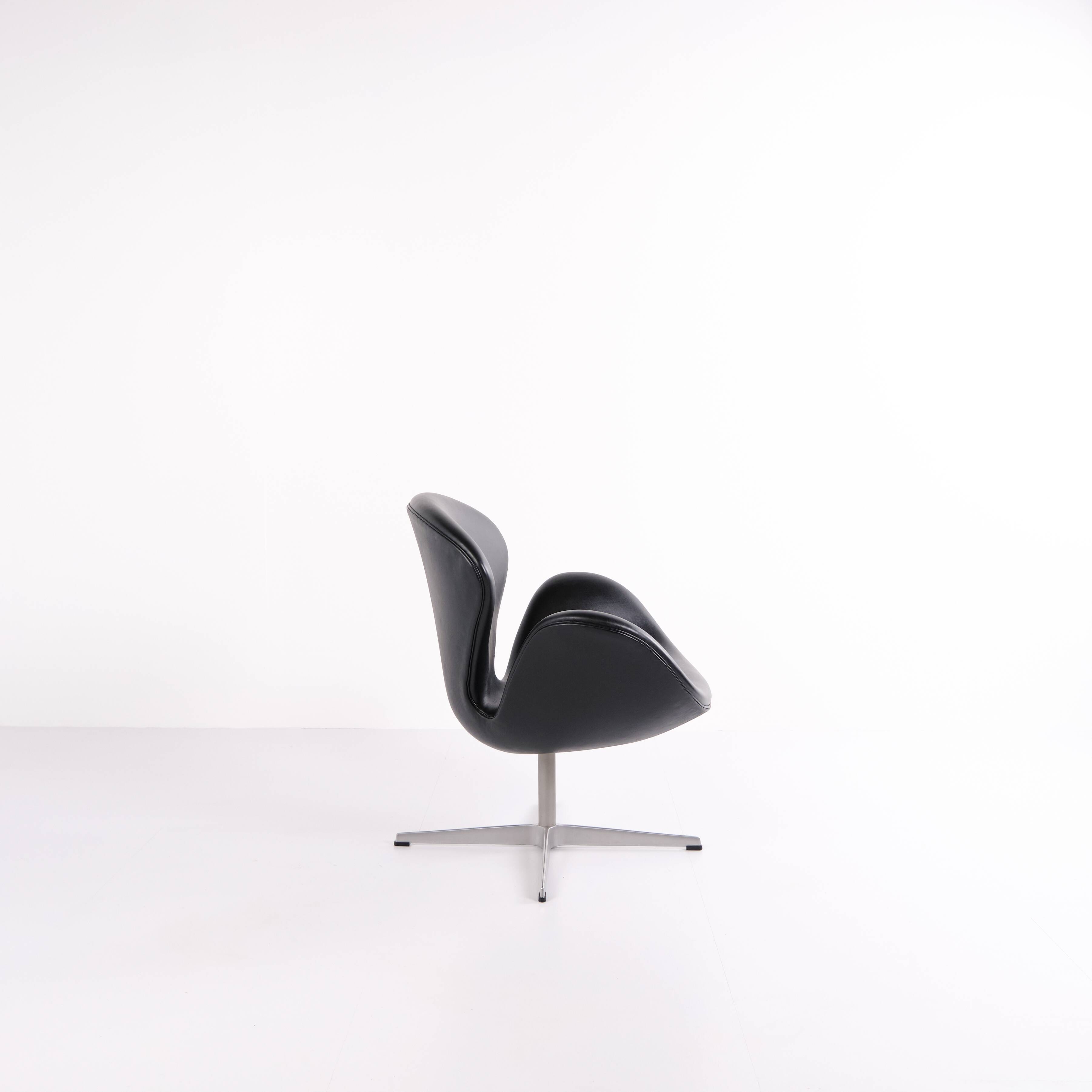 Armchair - The Swan - Model 3320 - Brown leather - Arne Jacobsen - Fritz Hansen - 2007