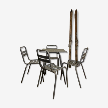 Chaises et table TOLIX