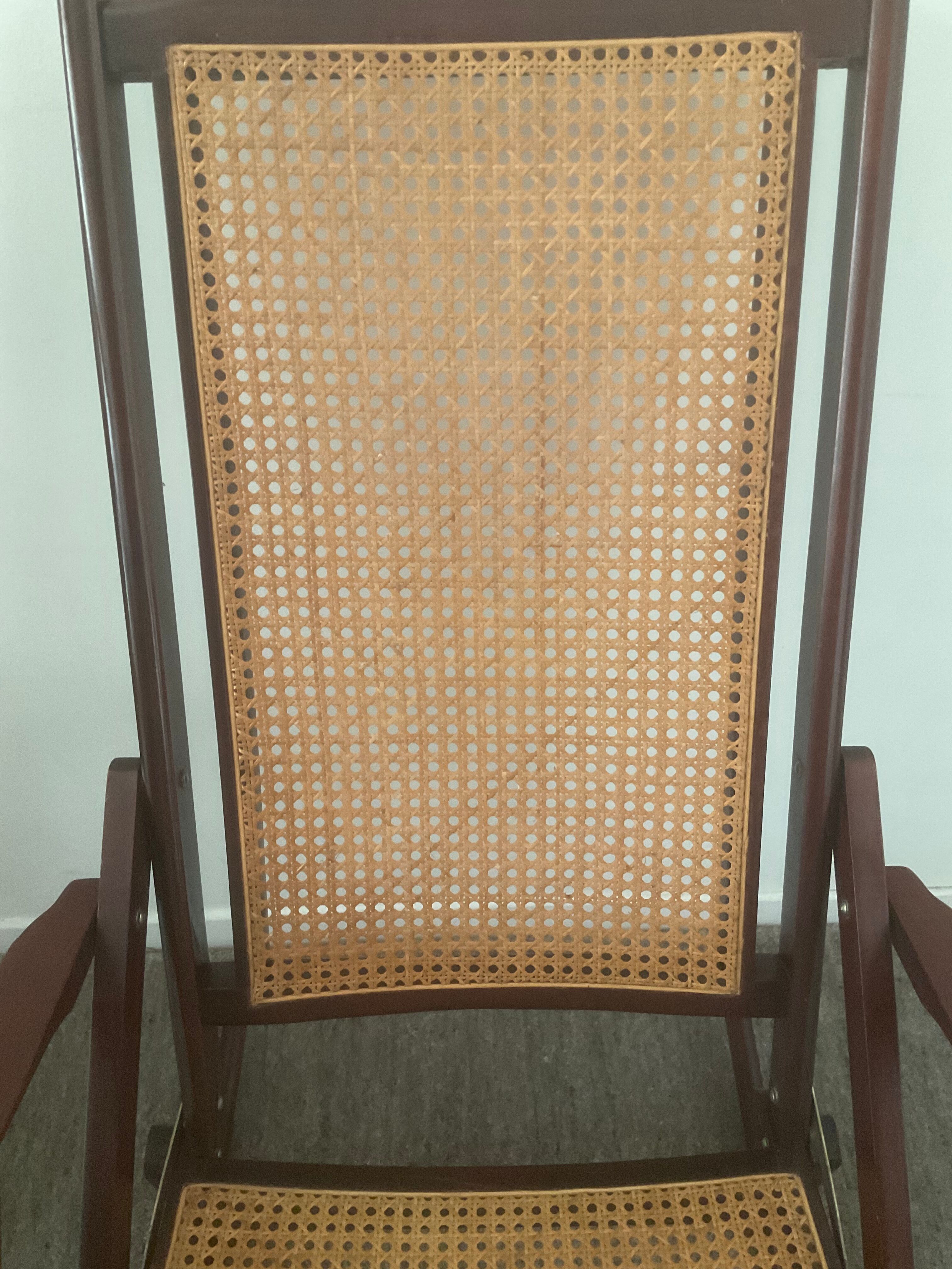 Folding wooden rocking chair and cannage from the 70s