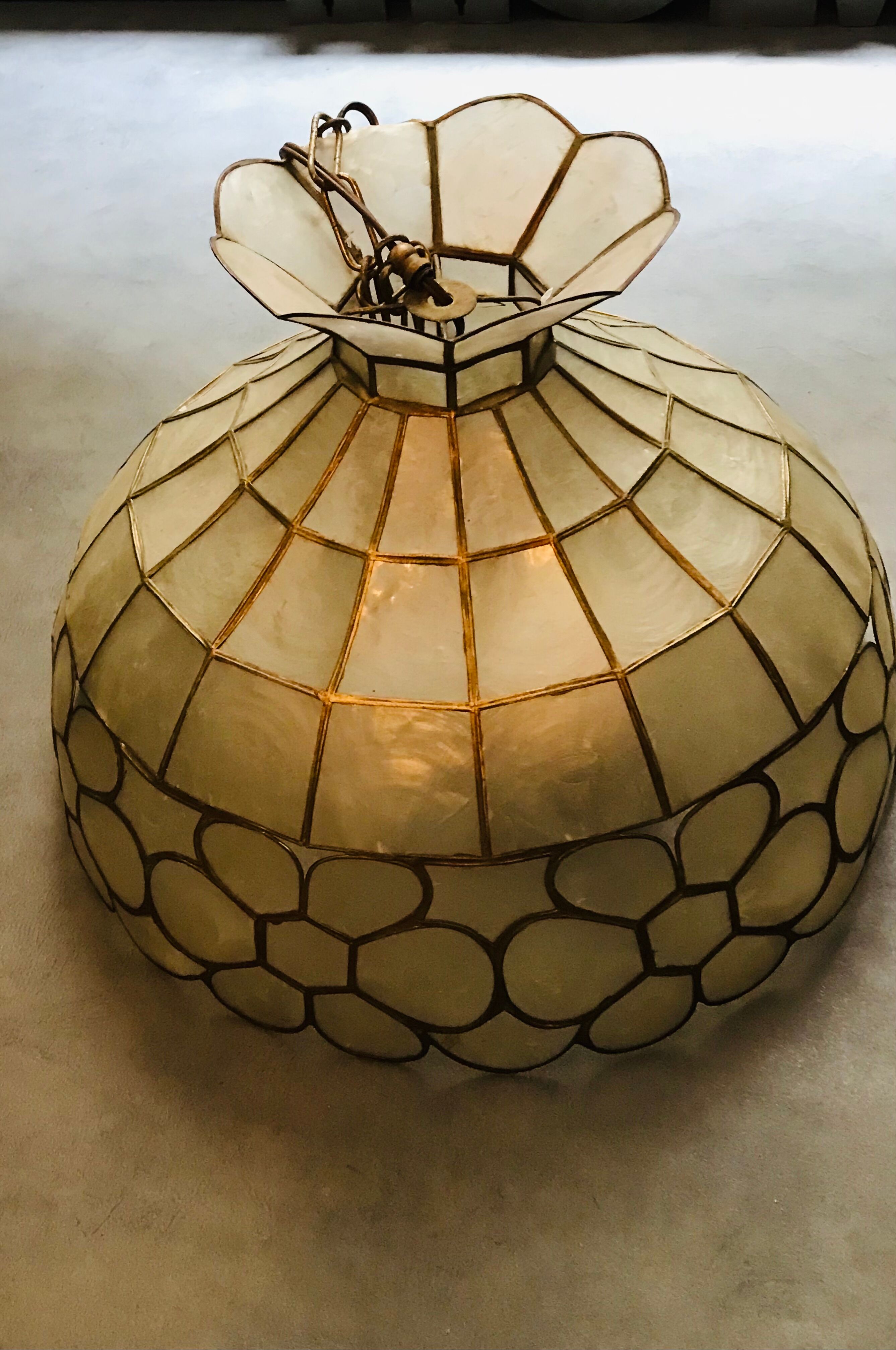 Mother-of-pearl chandelier and brass shape flower 70s