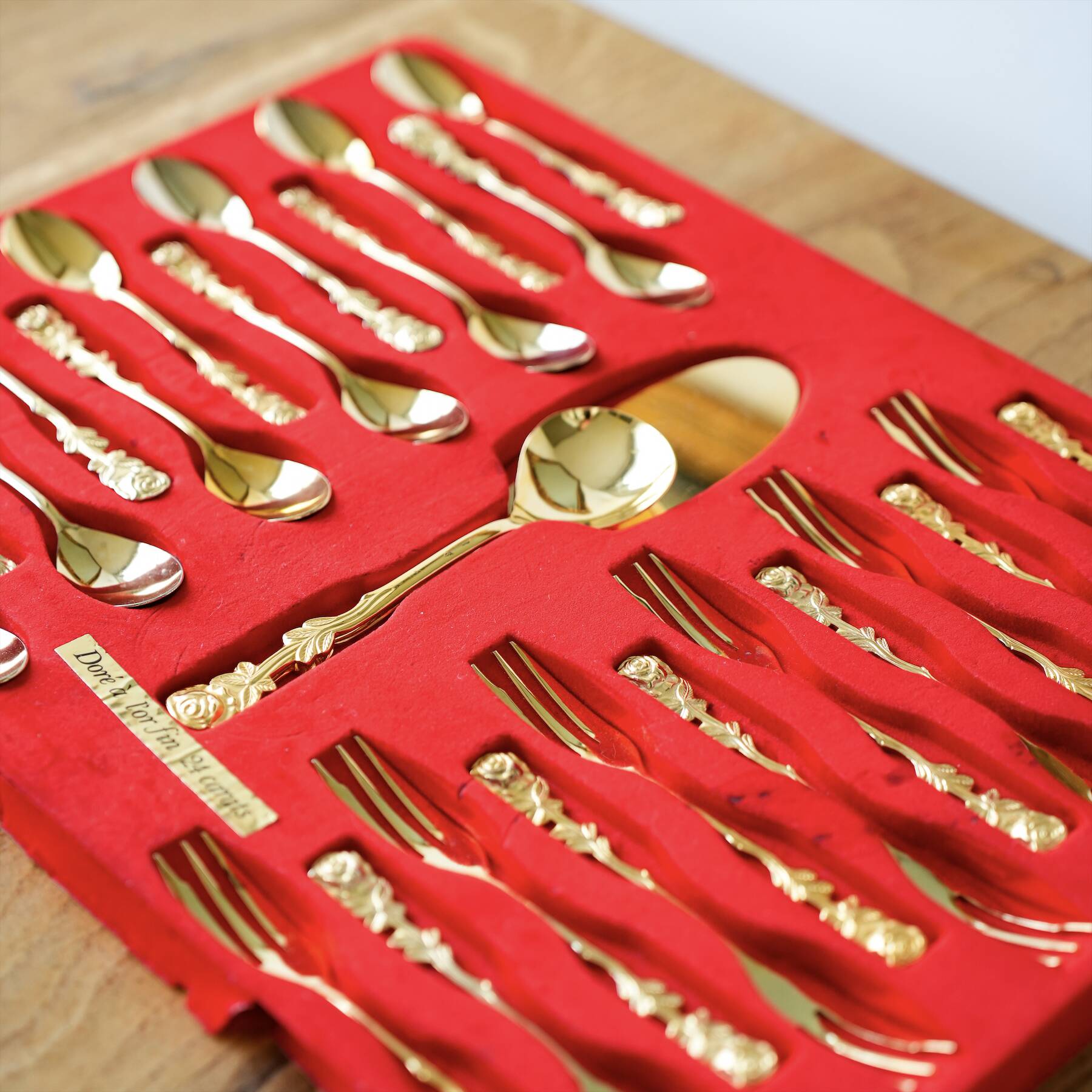 Set of 24-karat gold-plated dessert cutlery