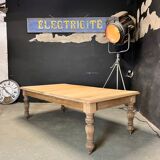 English table in solid oak