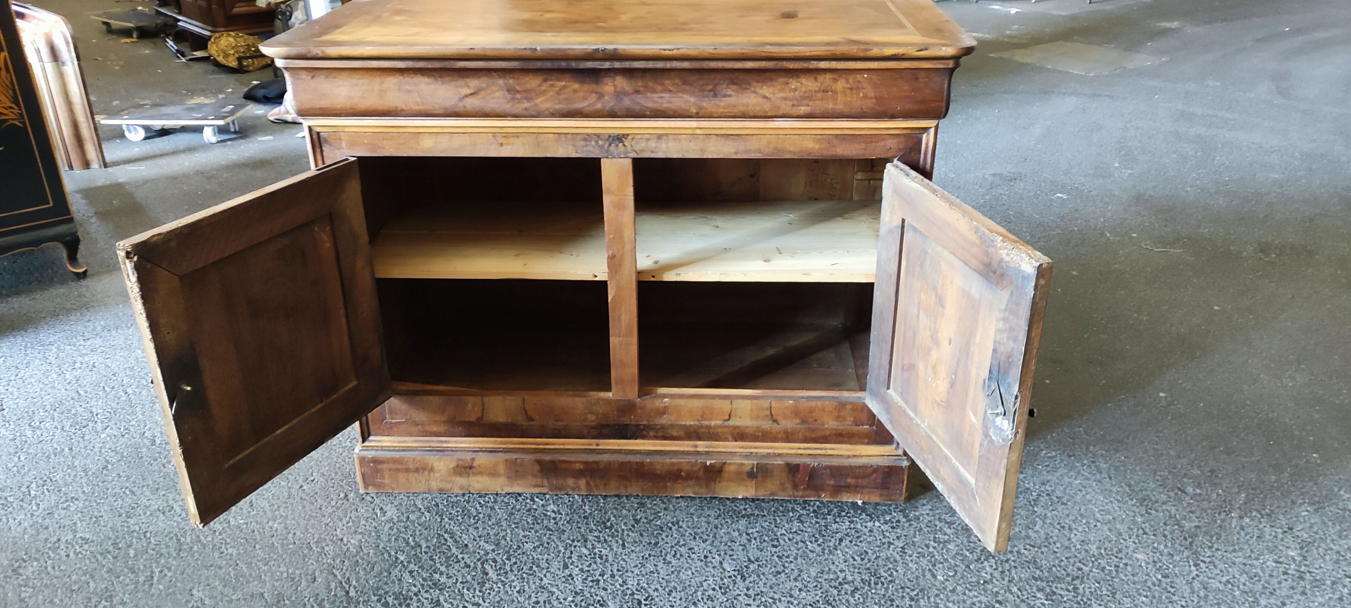 Buffet Louis Philippe noyer 2 portes un tiroir