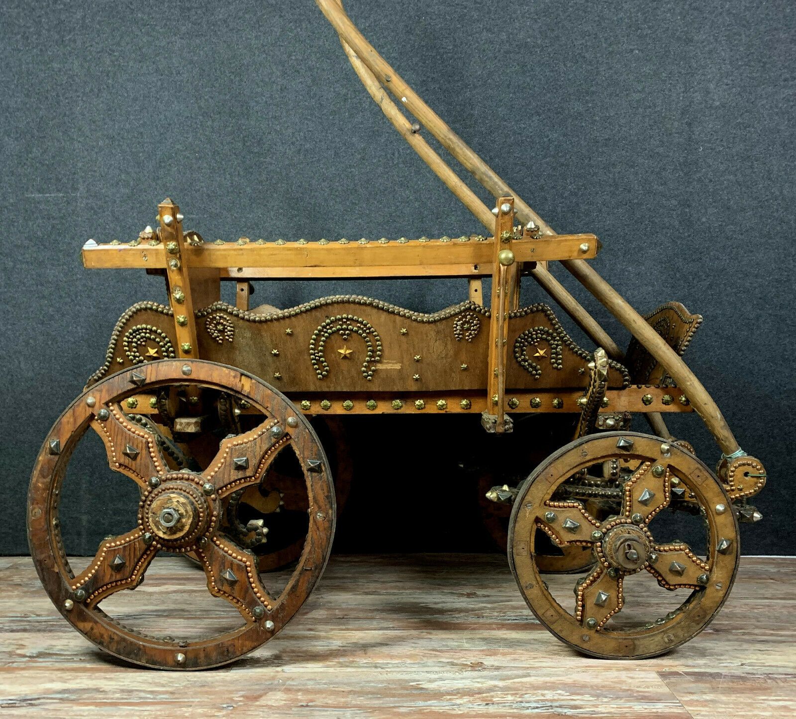 Création artisanale pour un cirque jolie charrette a 4 roue en bois ...