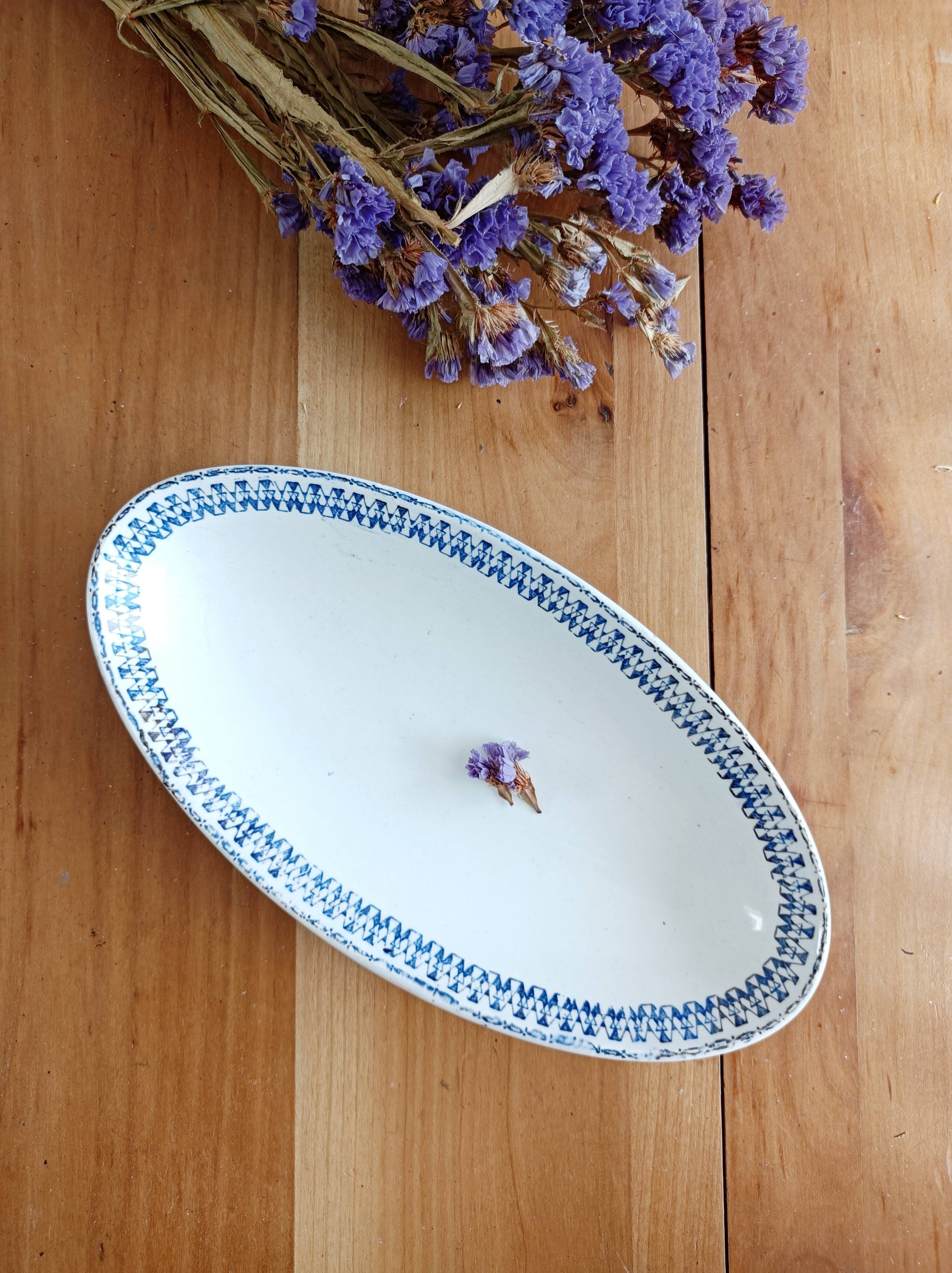 Iron clay dish with earthenware lions