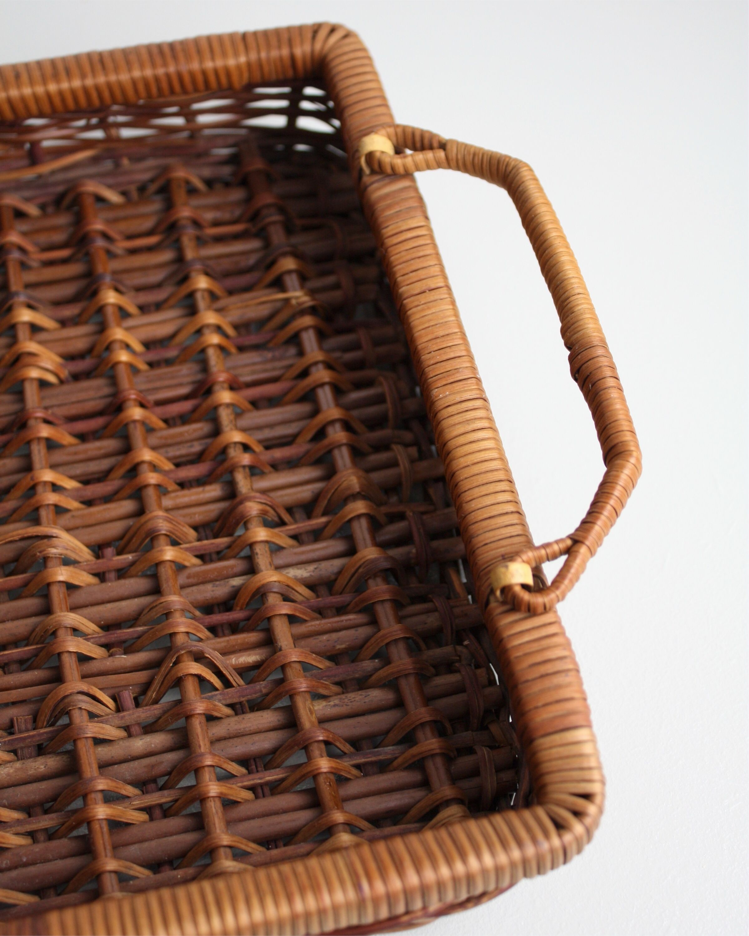 Wicker tray