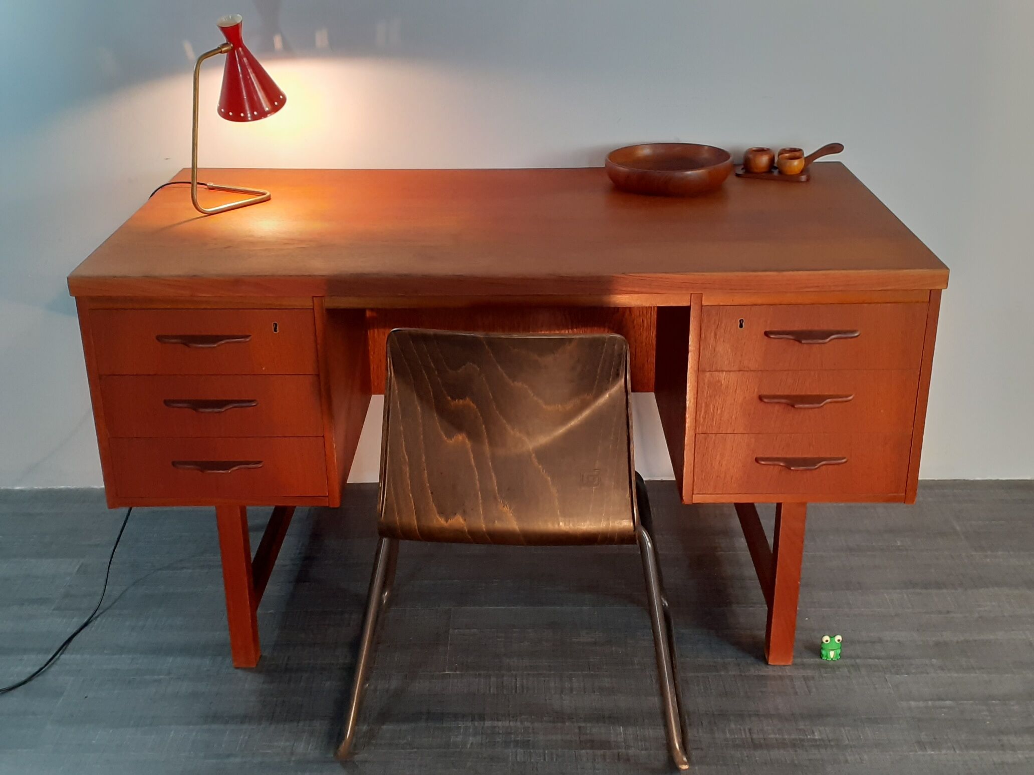 Small danish vintage desk in 1960s teck