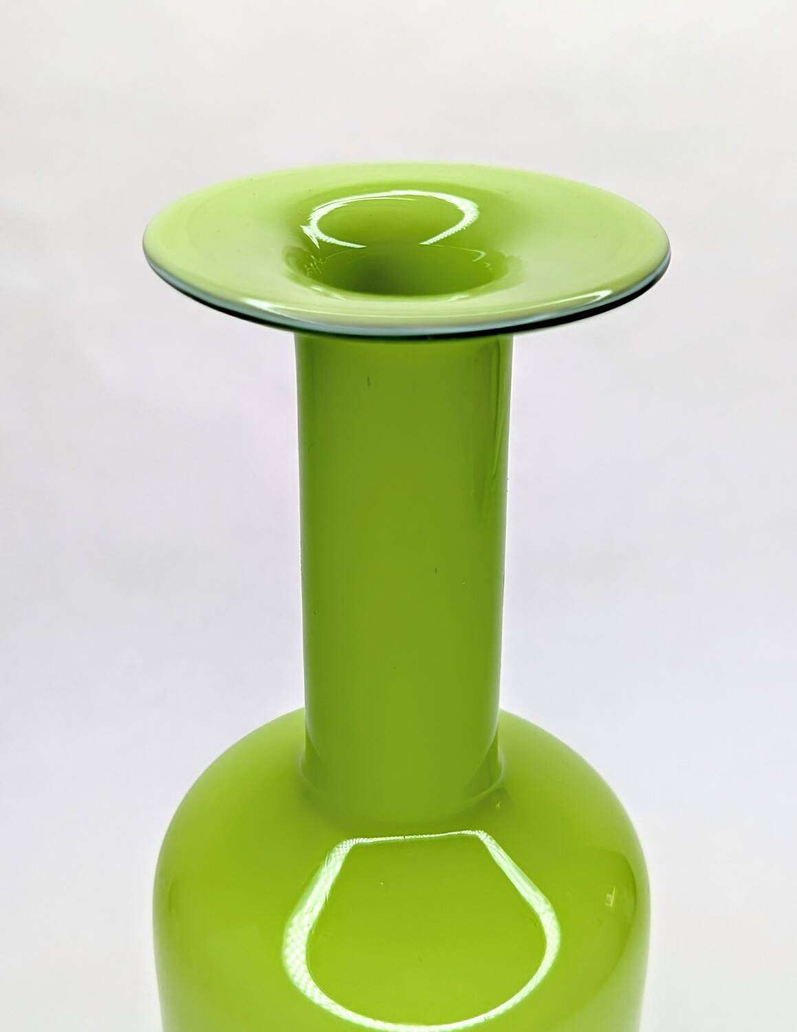 Vase opaline vert lime Otto Brauer