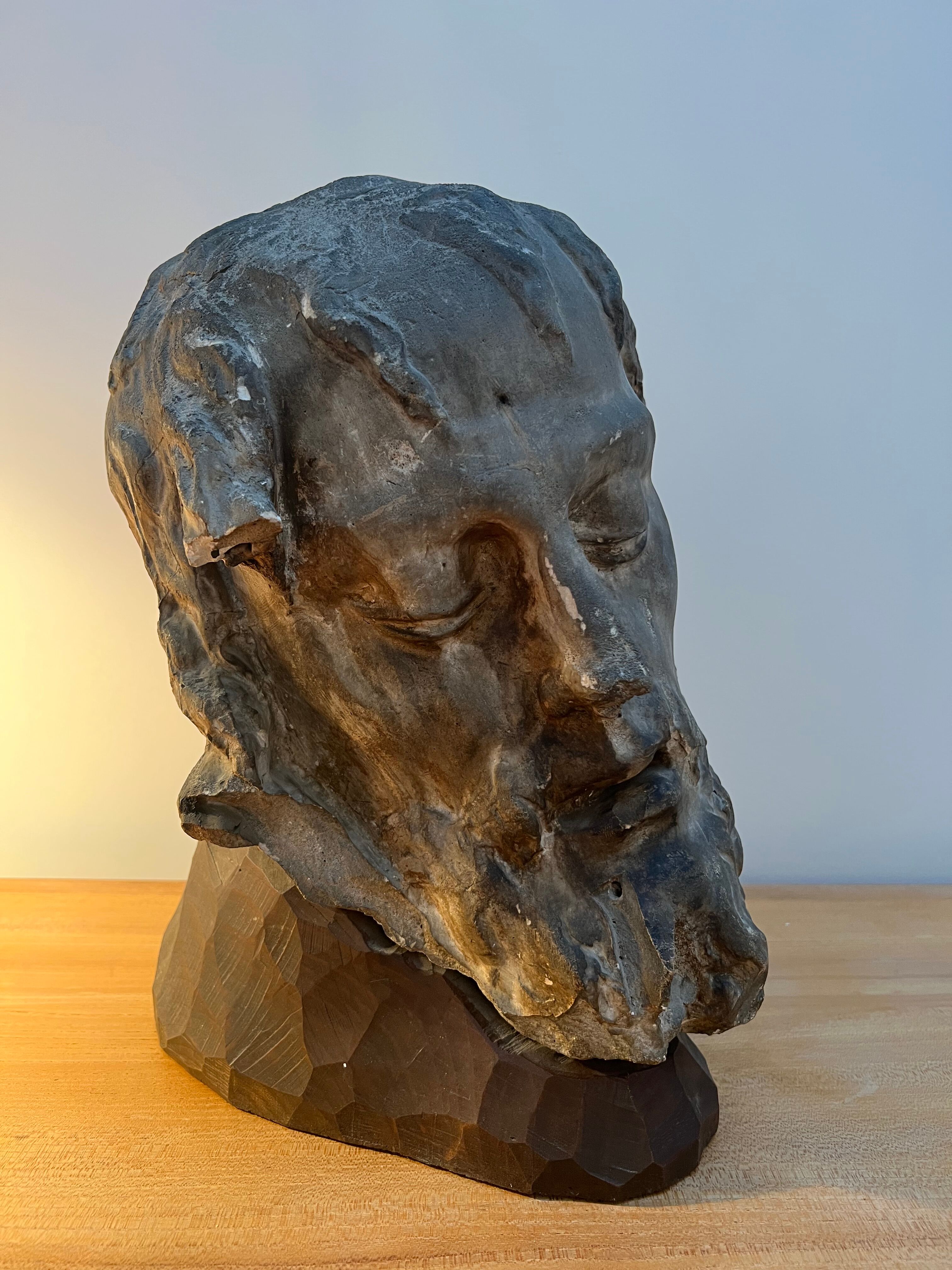 Sculpture représantant une tete de christ époque fin XIX eme siecle