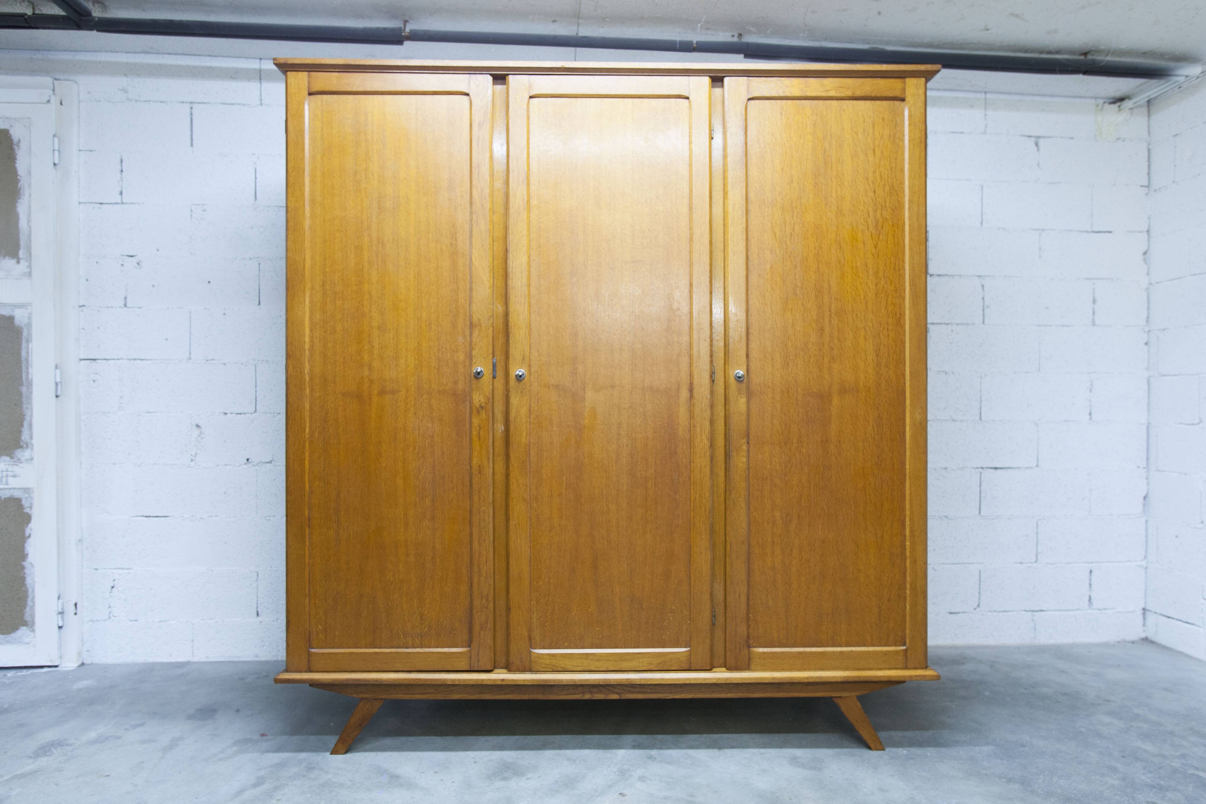French wardrobe with tapered legs, 3 doors, 120cm hanging rail, new.