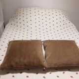 2 suede imitation cushions