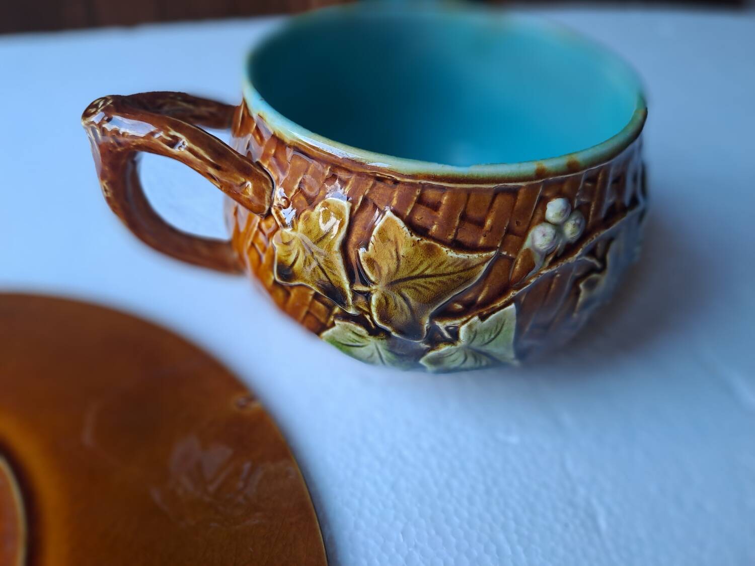 Tasse à déjeuner en barbotine