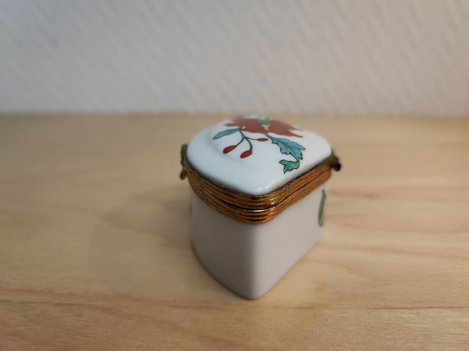 Paris porcelain pill box
