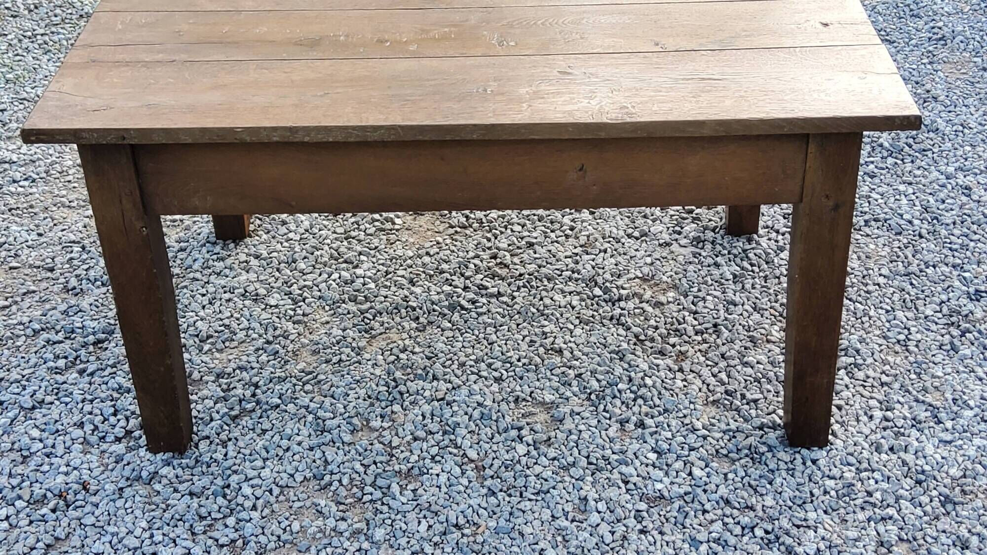 Oak farmhouse coffee table with spindle legs and one drawer, late 19th century