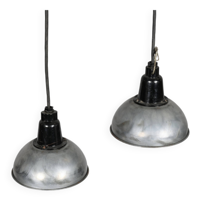 2 Pendentifs industriels en Fer et Bakélite 1950