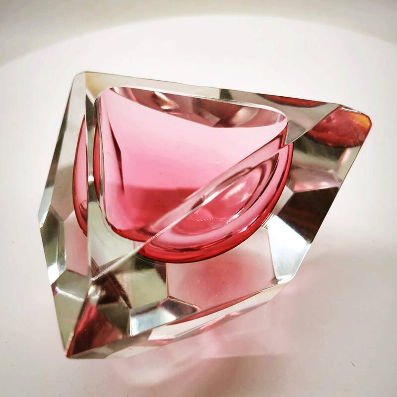 1960s Pink Multifaceted Triangular Ashtray or Catch-all in Murano Glas