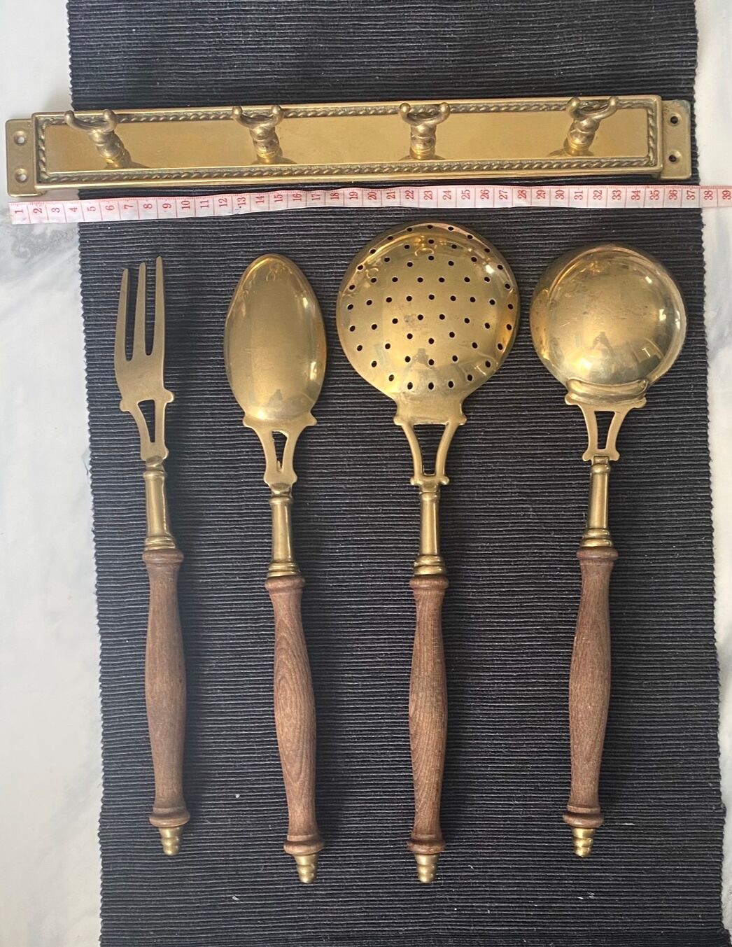 Old kitchen utensils in brass and wood.