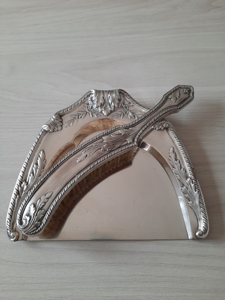 Silver metal crumb