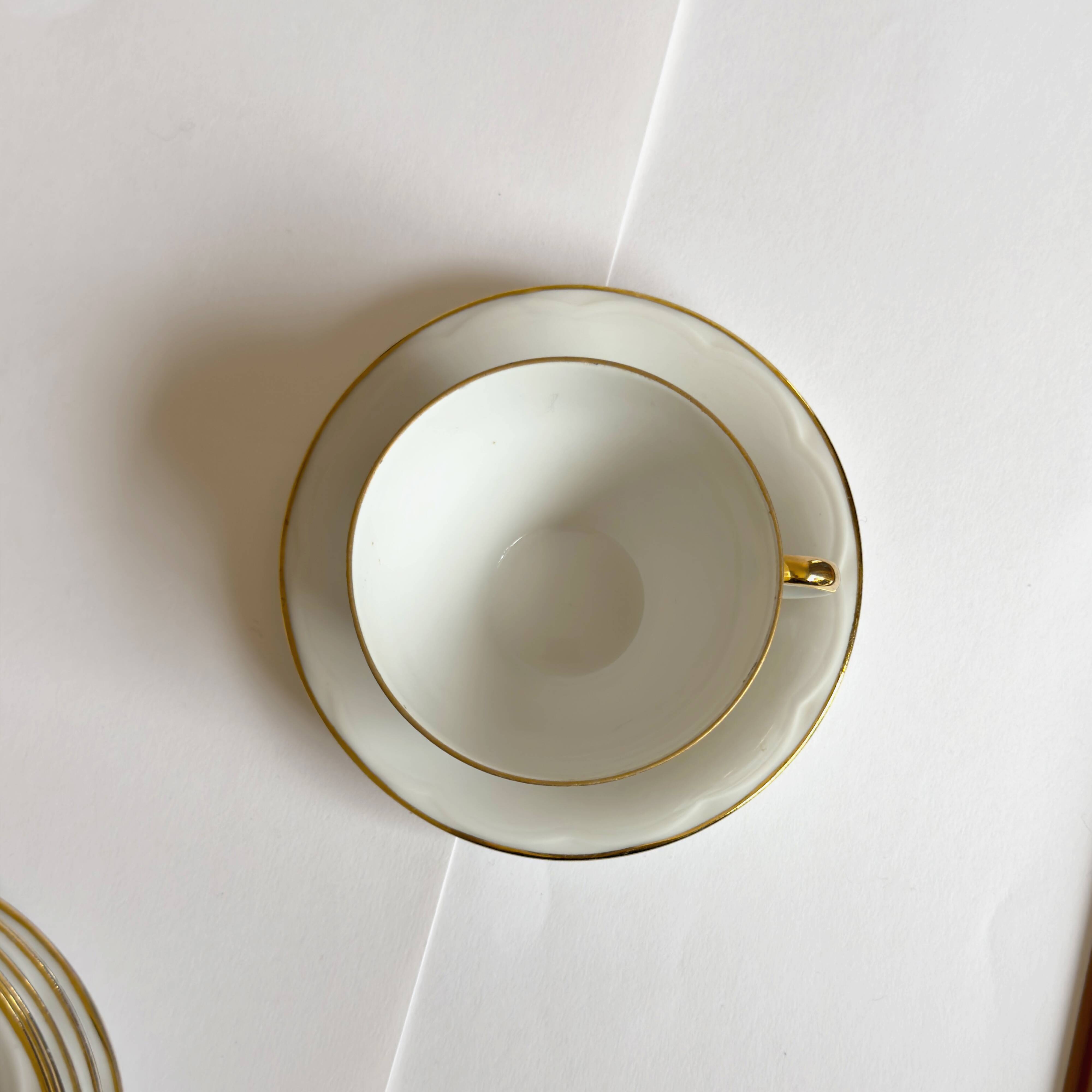 Service de 8 tasses à café et 8 coupelles en porcelaine S.F.P. Société Française de Porcelaine