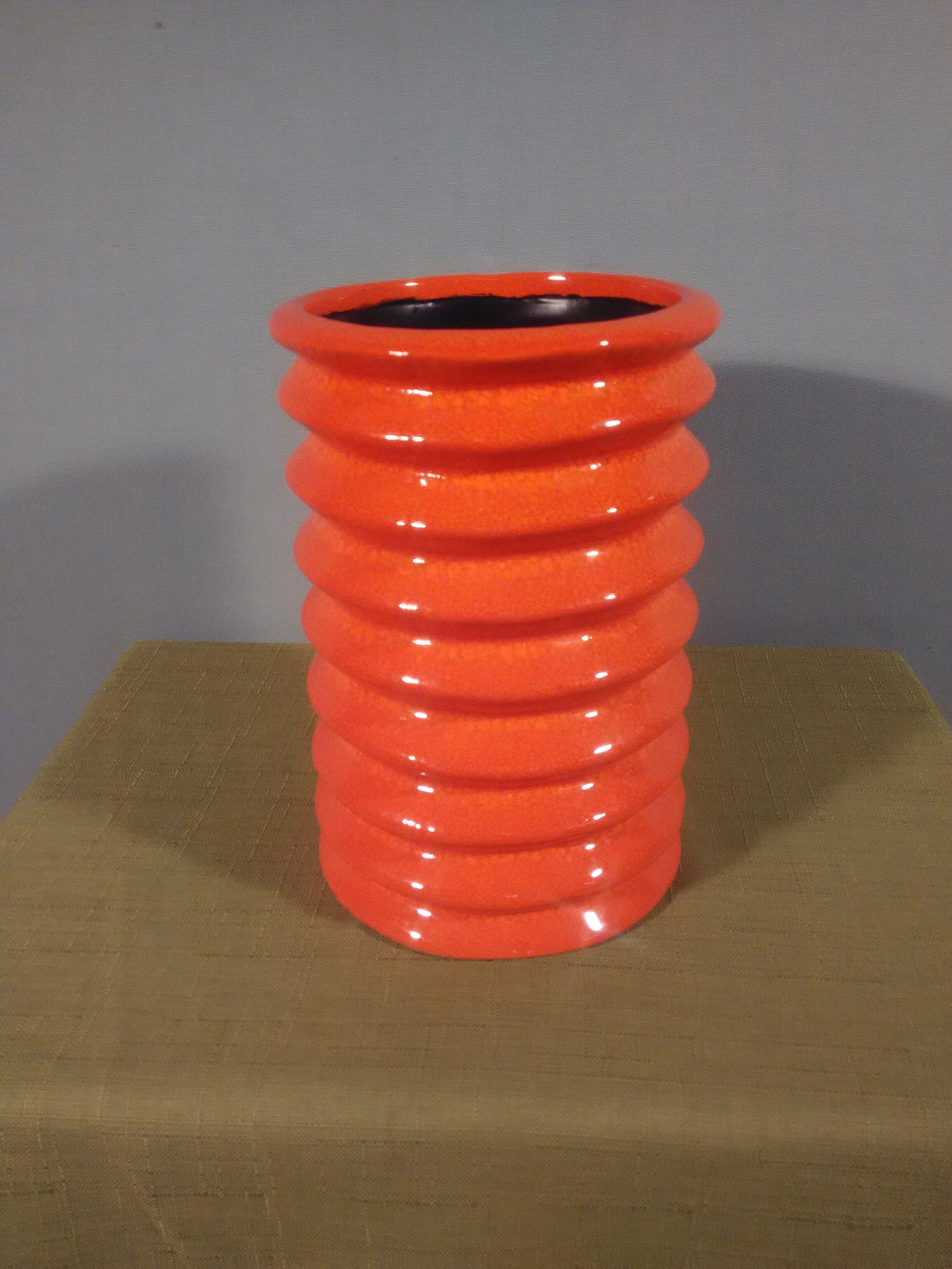 Vase ceramique vers 1970 .